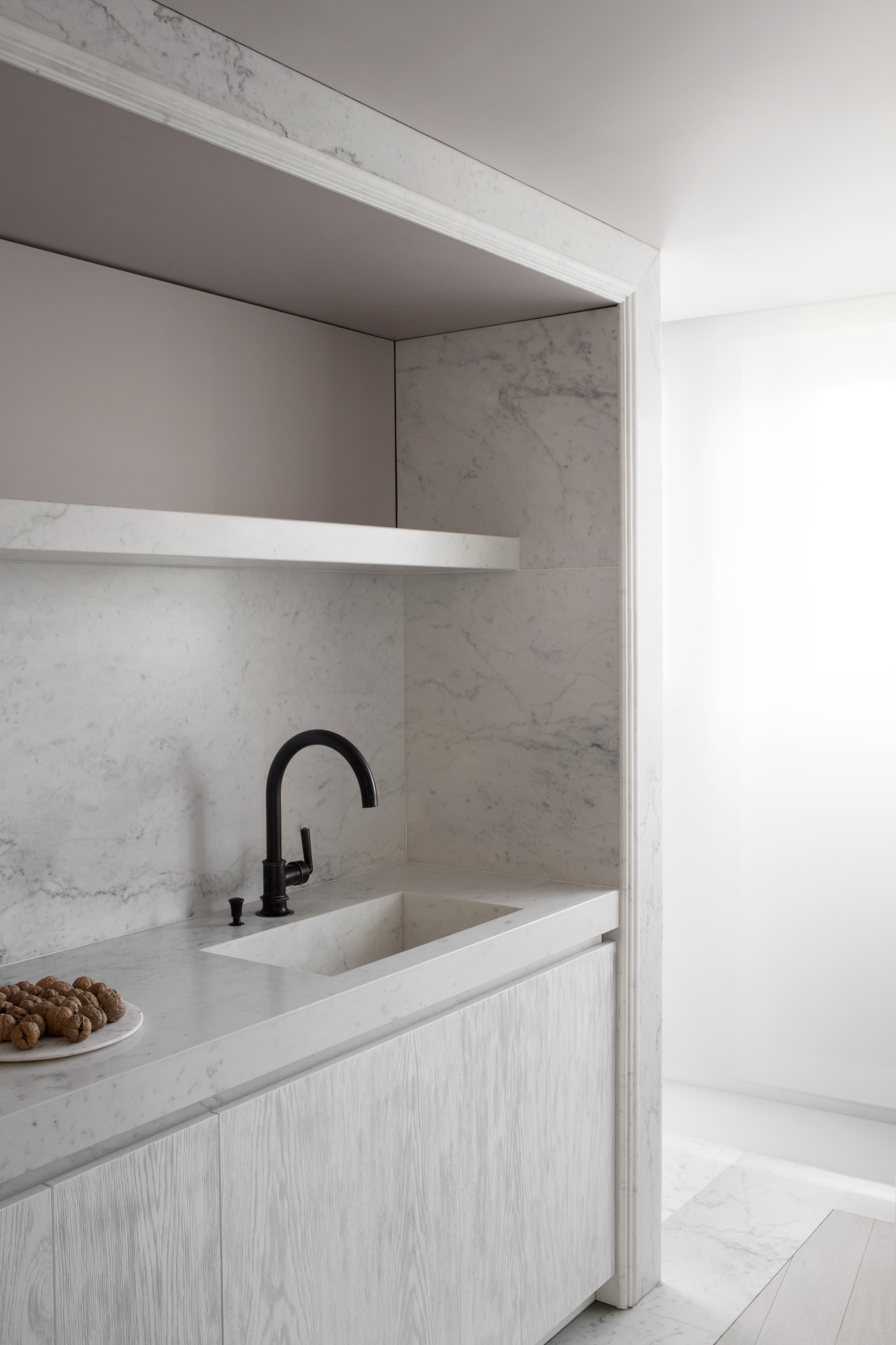 Kennedy Residence by Guillaume Alan — marble bathroom, recessed shelf and black tap, residence in Paris