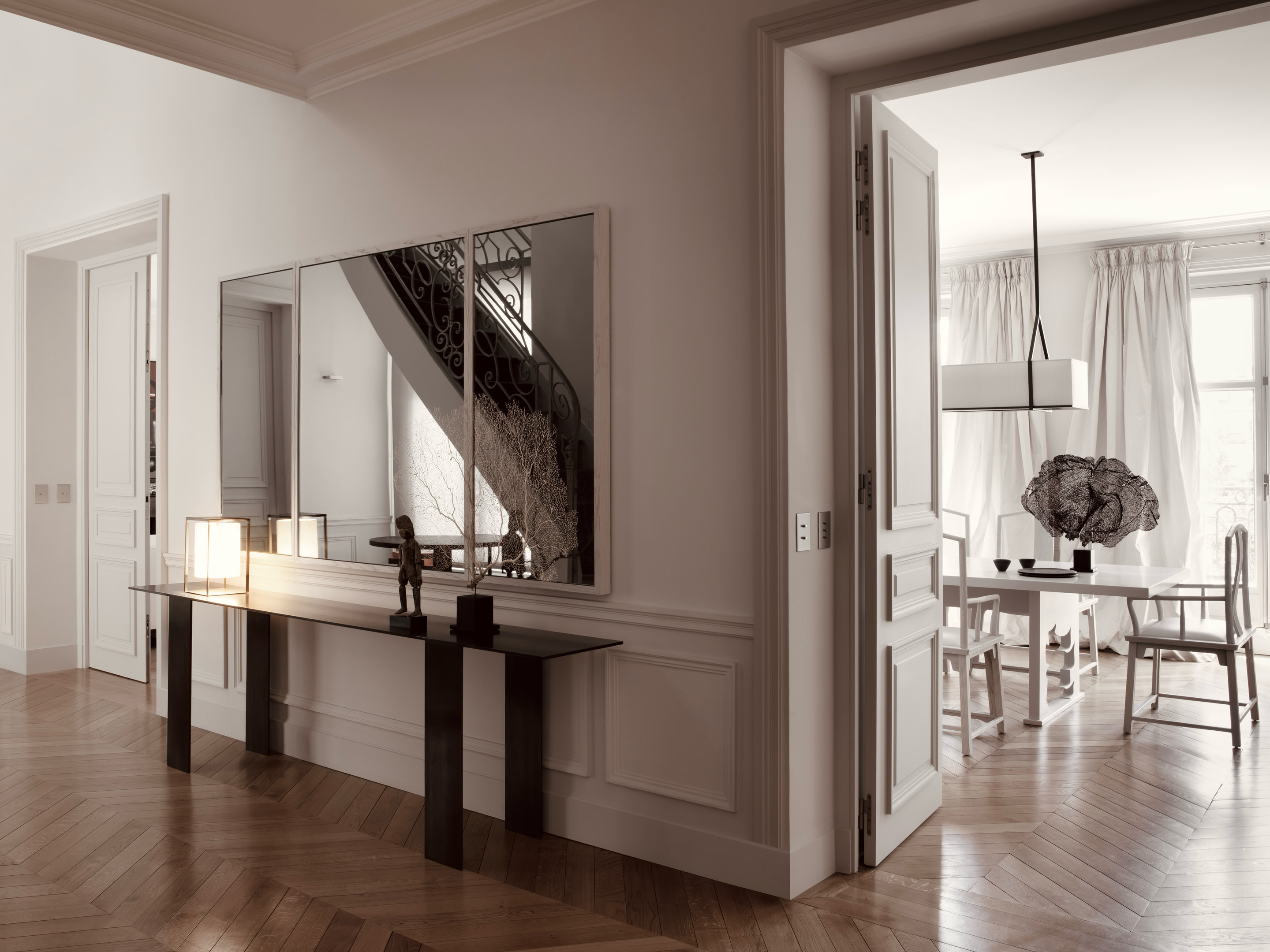VH Penthouse by Guillaume Alan — entrance with mirror and view onto the dining room, apartment in Paris