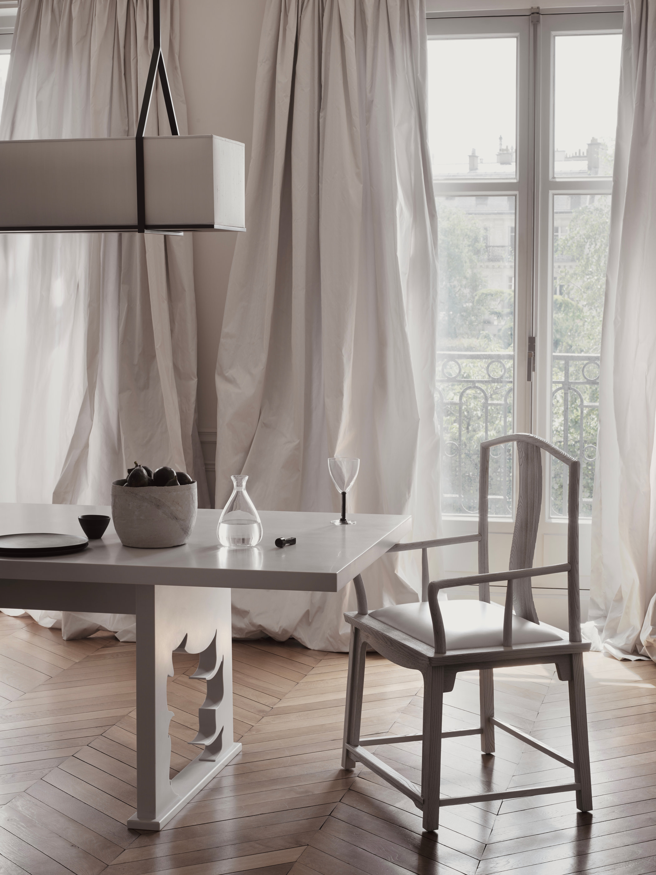 VH Penthouse by Guillaume Alan — dining room, lacquered table and pendant light, apartment in Paris